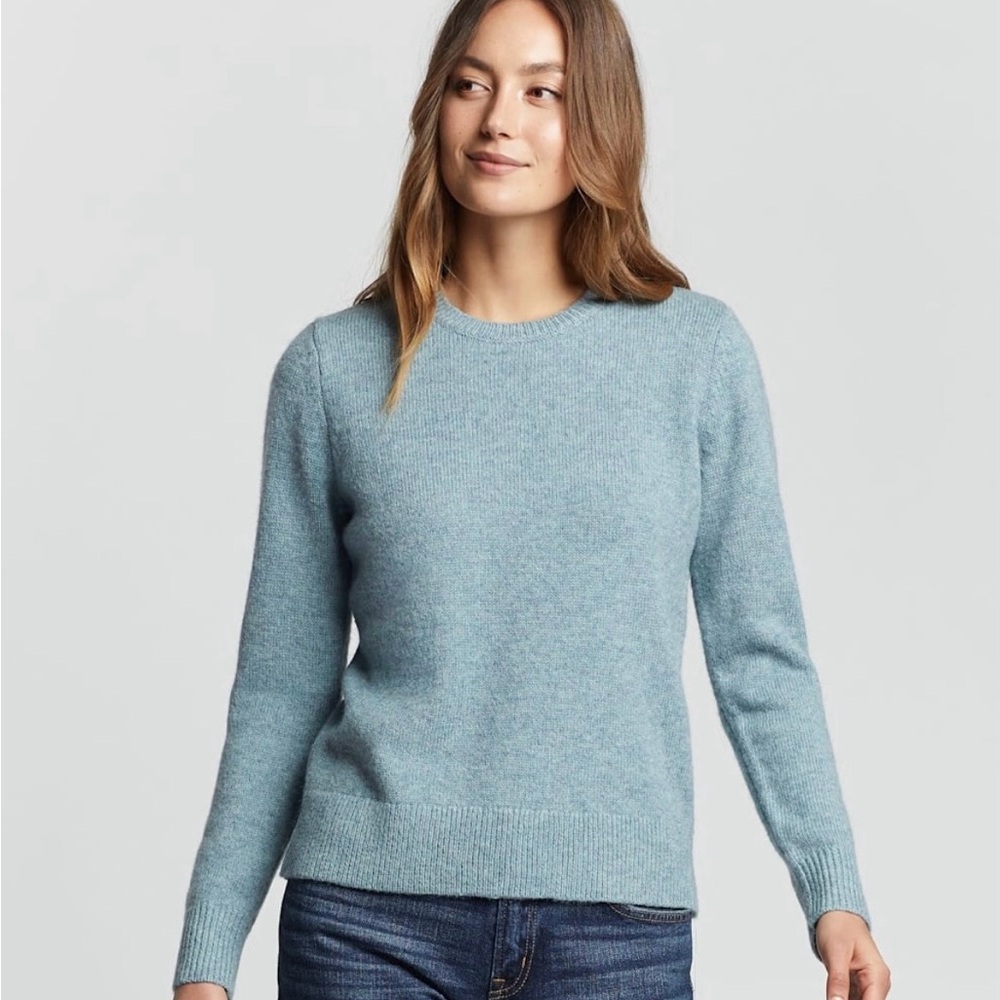 Pendletons 100% Shetland Wool sweater, sea foam green/blue, size small.